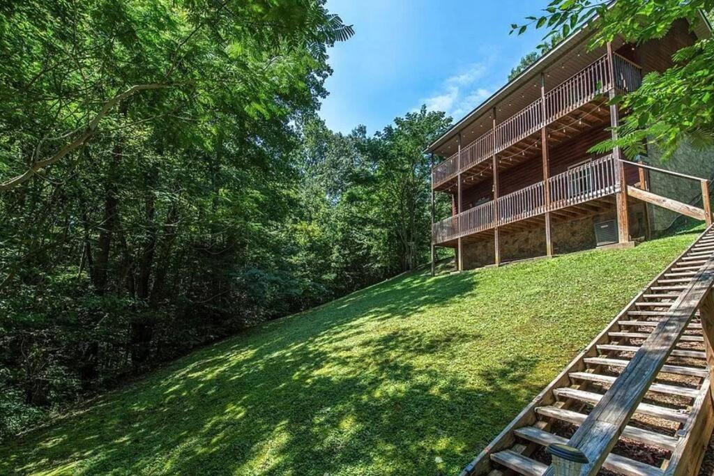 Smokey Mountain Retreat, Hot Tub, Game Room, Sleeps 8! Gatlinburg Zewnętrze zdjęcie