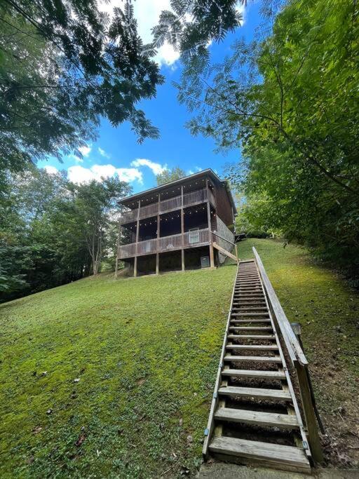 Smokey Mountain Retreat, Hot Tub, Game Room, Sleeps 8! Gatlinburg Zewnętrze zdjęcie