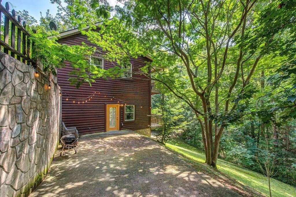 Smokey Mountain Retreat, Hot Tub, Game Room, Sleeps 8! Gatlinburg Zewnętrze zdjęcie