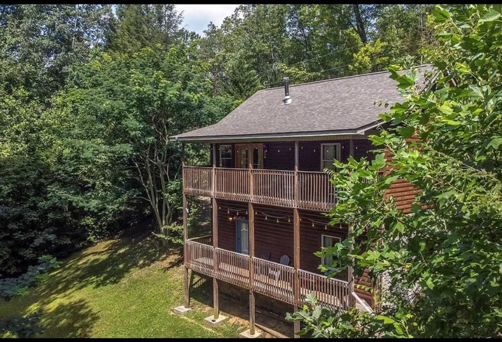 Smokey Mountain Retreat, Hot Tub, Game Room, Sleeps 8! Gatlinburg Zewnętrze zdjęcie