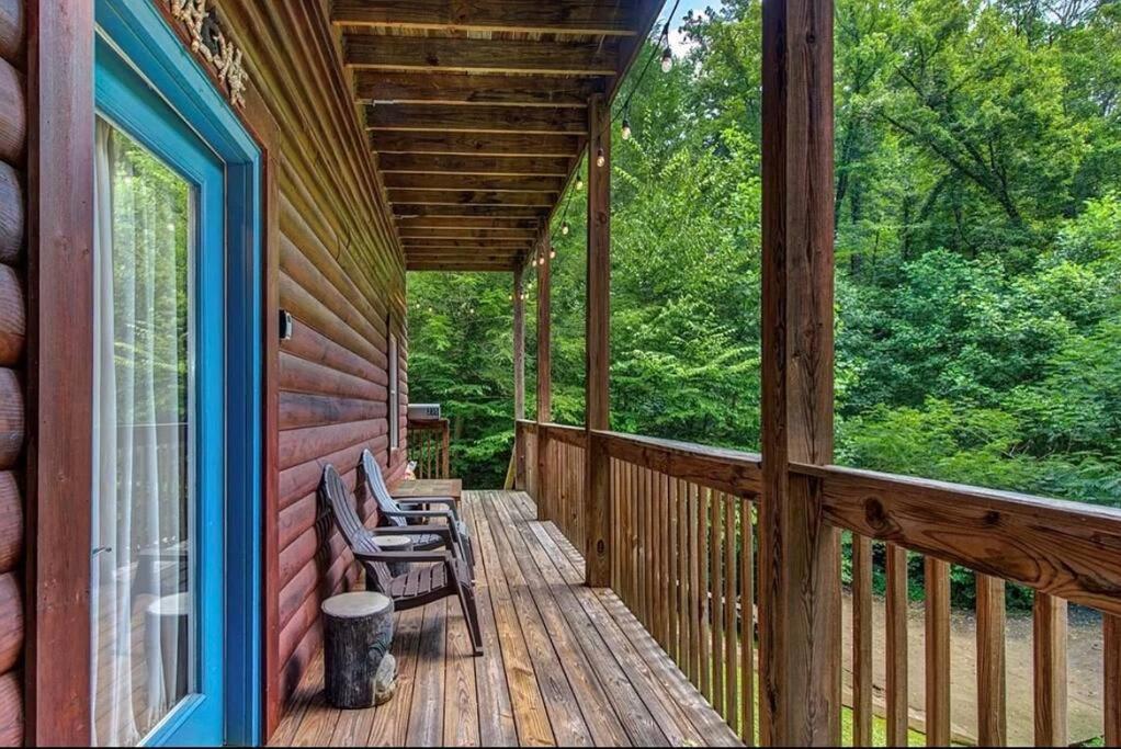 Smokey Mountain Retreat, Hot Tub, Game Room, Sleeps 8! Gatlinburg Zewnętrze zdjęcie
