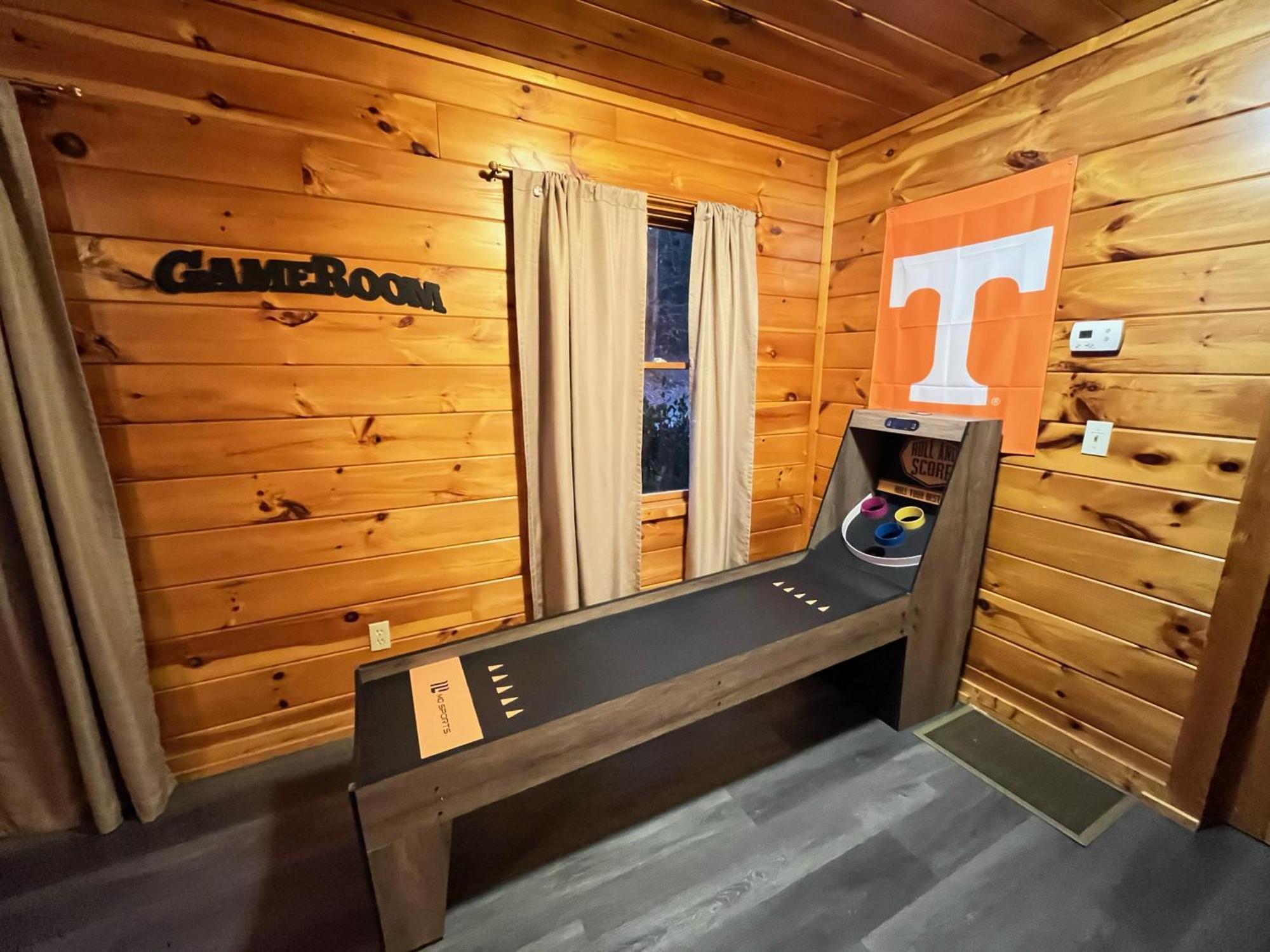Smokey Mountain Retreat, Hot Tub, Game Room, Sleeps 8! Gatlinburg Zewnętrze zdjęcie