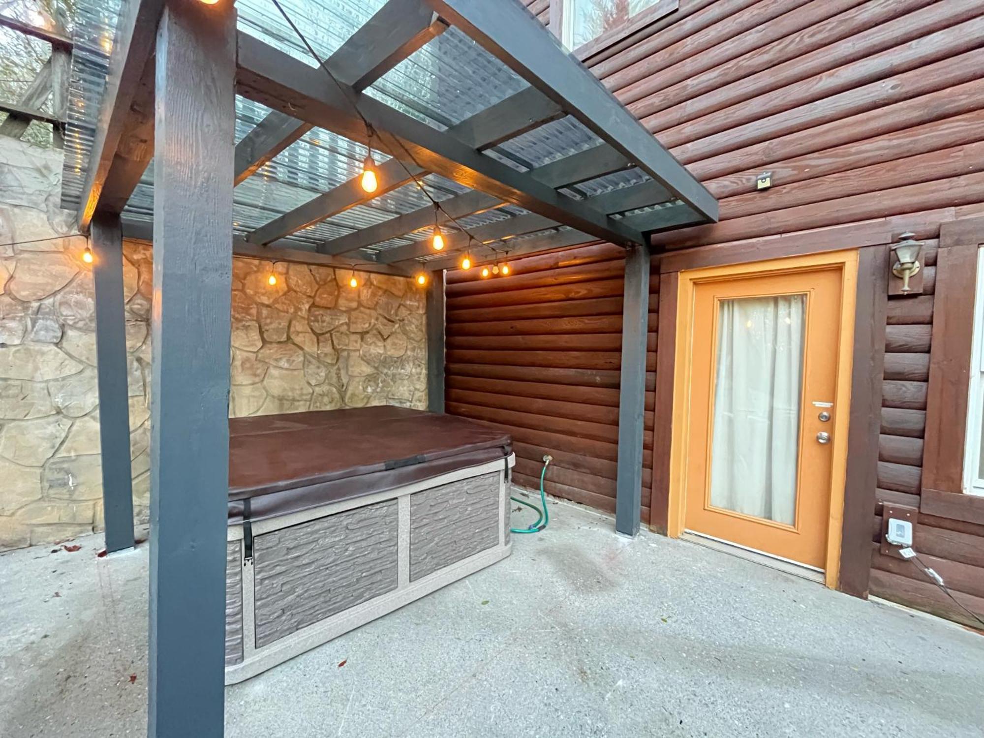 Smokey Mountain Retreat, Hot Tub, Game Room, Sleeps 8! Gatlinburg Zewnętrze zdjęcie