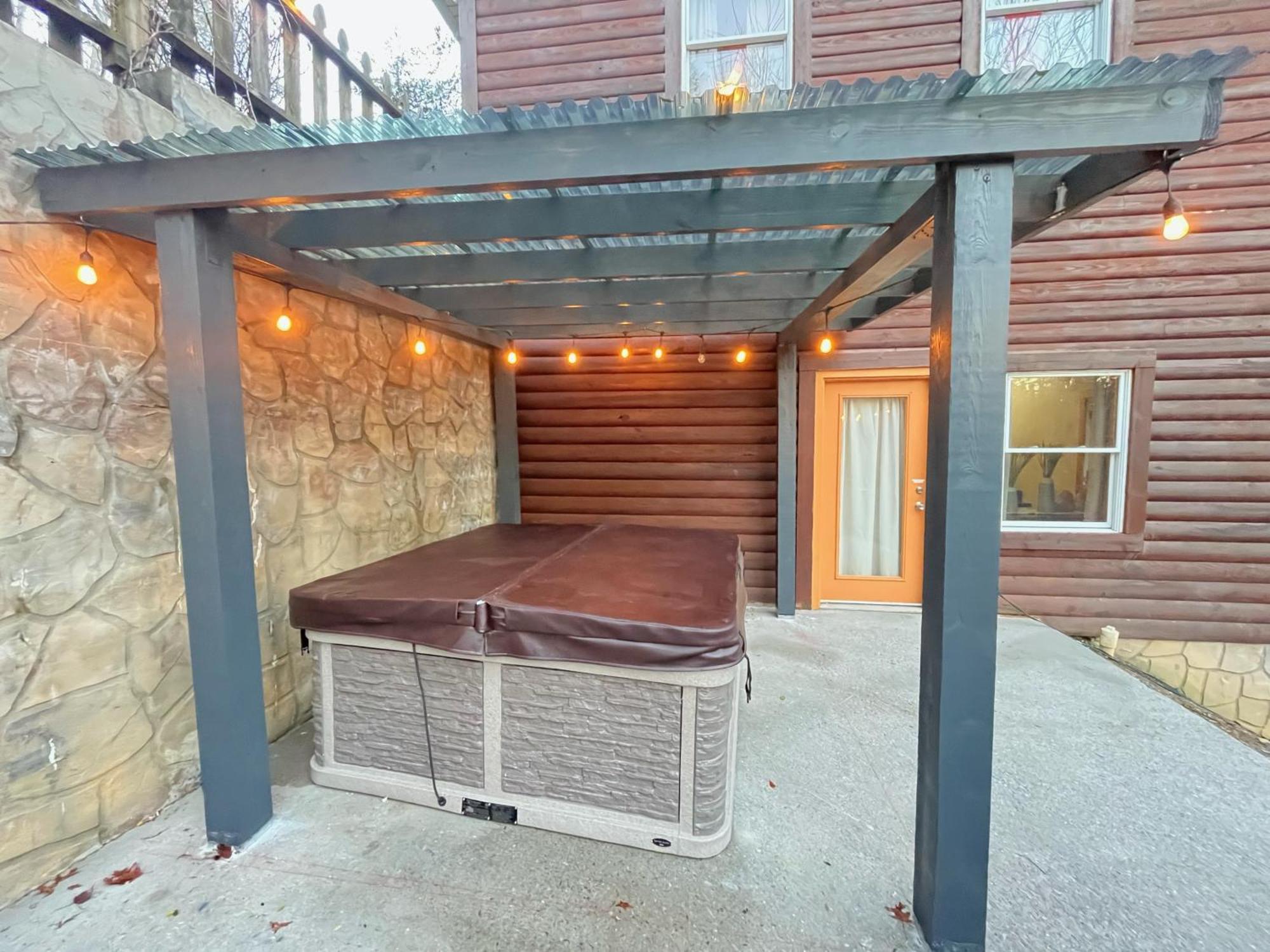 Smokey Mountain Retreat, Hot Tub, Game Room, Sleeps 8! Gatlinburg Zewnętrze zdjęcie
