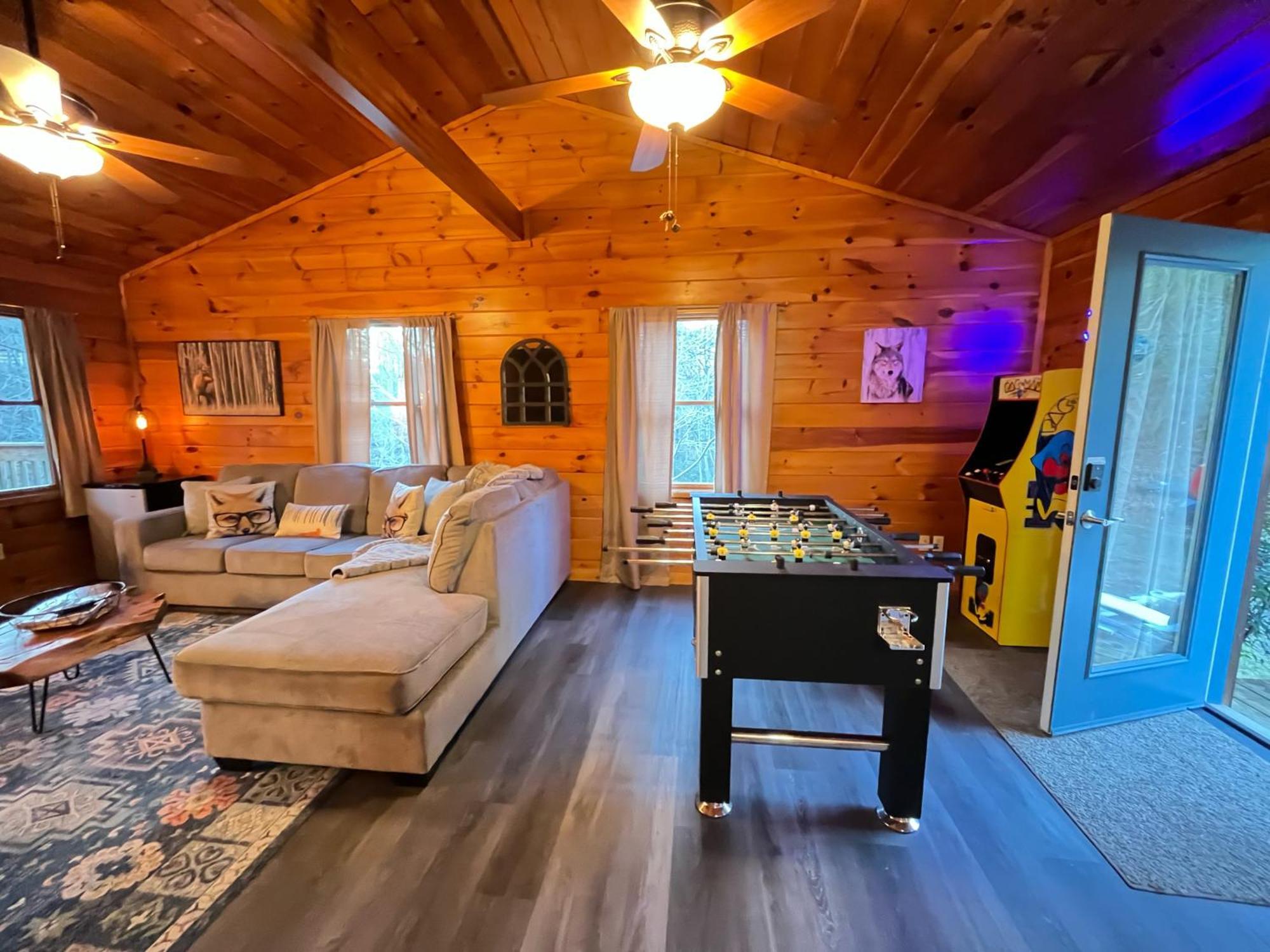 Smokey Mountain Retreat, Hot Tub, Game Room, Sleeps 8! Gatlinburg Zewnętrze zdjęcie