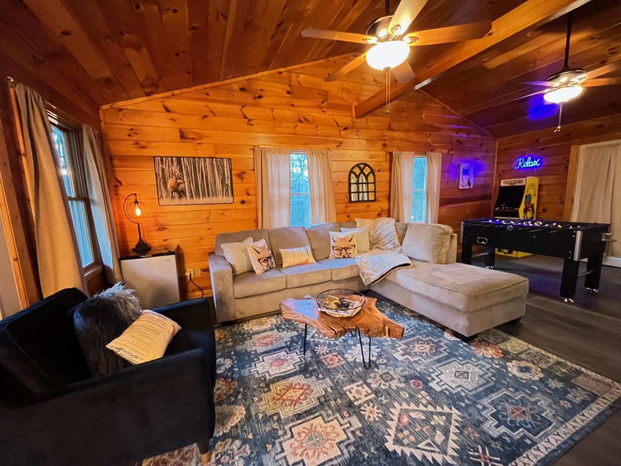 Smokey Mountain Retreat, Hot Tub, Game Room, Sleeps 8! Gatlinburg Zewnętrze zdjęcie