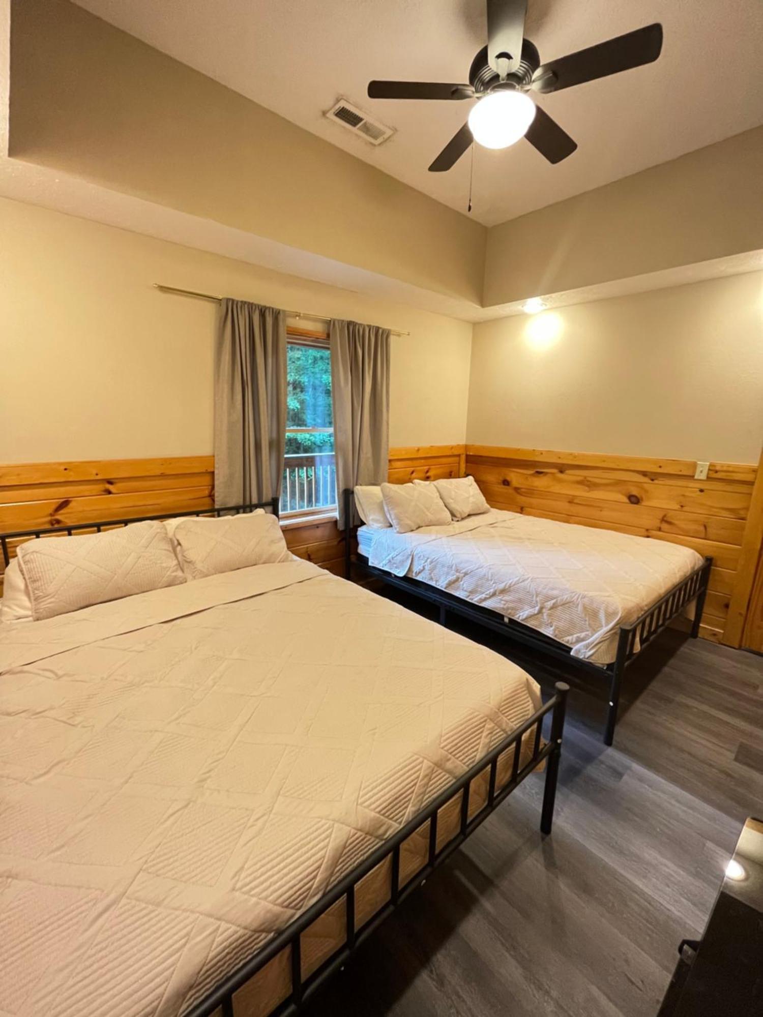 Smokey Mountain Retreat, Hot Tub, Game Room, Sleeps 8! Gatlinburg Zewnętrze zdjęcie