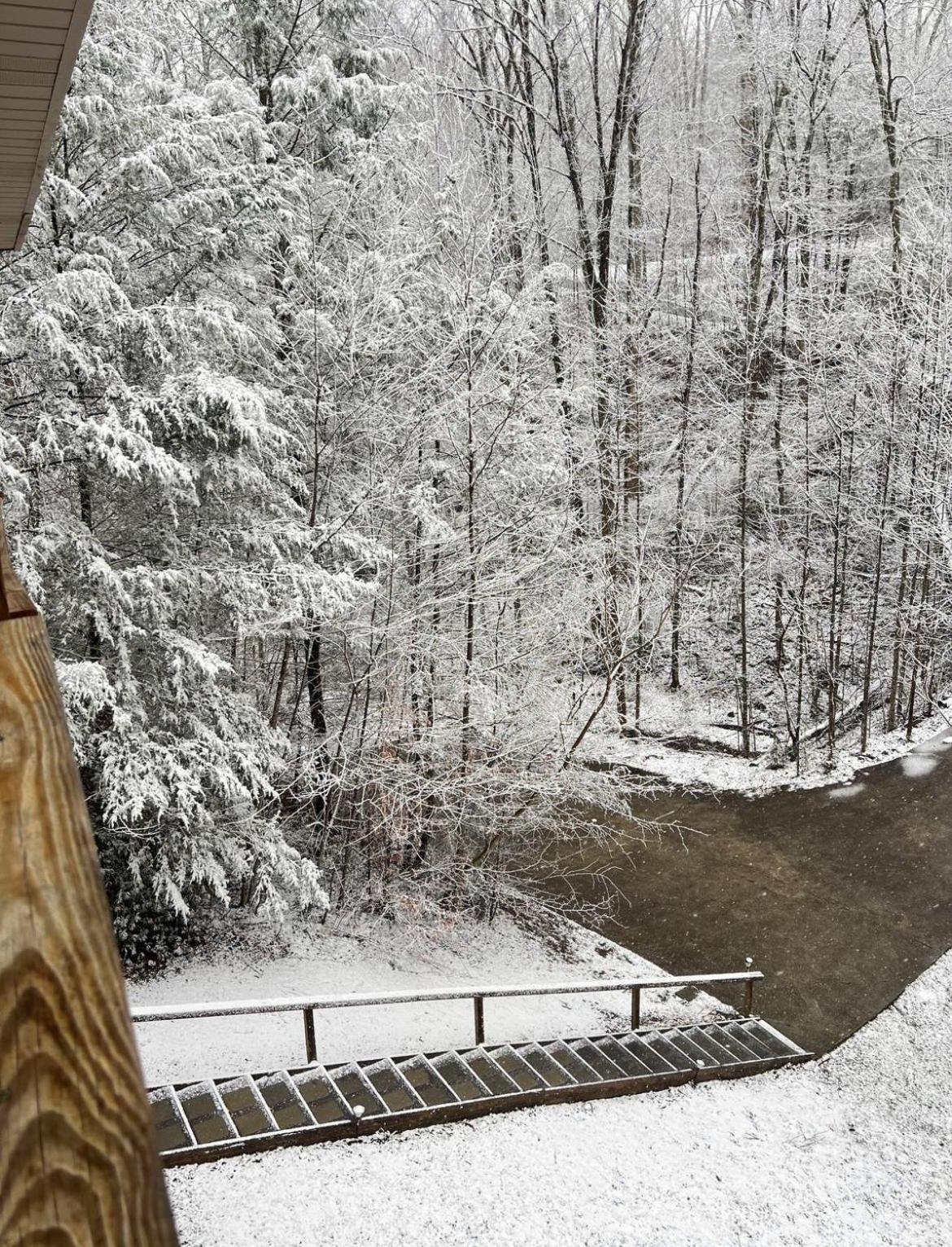 Smokey Mountain Retreat, Hot Tub, Game Room, Sleeps 8! Gatlinburg Zewnętrze zdjęcie